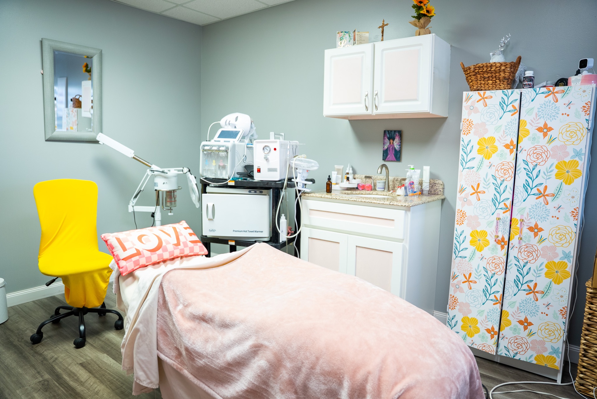 Facial treatment room