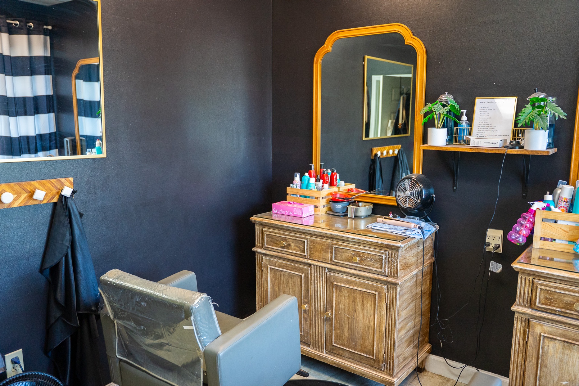 Vintage styling station